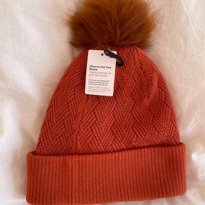 BNWT Lululemon women's pom pom beanie